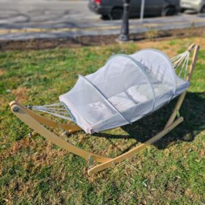 بانوج (گهواره سنتی،ننو) چوبی 12 طنابه مخمل خرس سبز (با پشه بند)