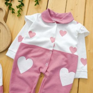 سرهمی کلاه دار قلب گلبهی زمینه سفید نی نی روز