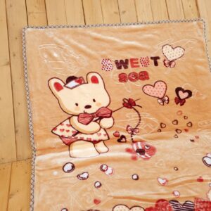 پتو گلبافت سایز بزرگ دولایه طرح خرس ماهیگیر کرم